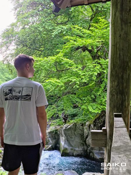 T-Shirt Kanagawa Welle in Japan